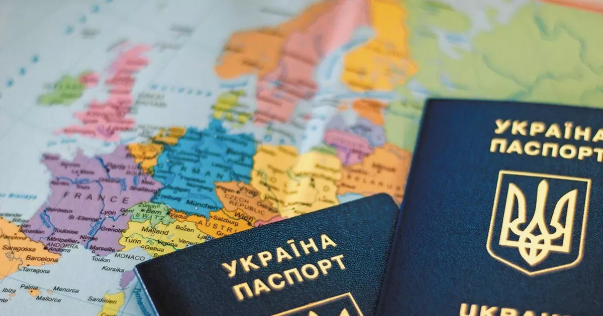 Президент Зеленський підписав указ про позбавлення громадянства осіб із російськими паспортами