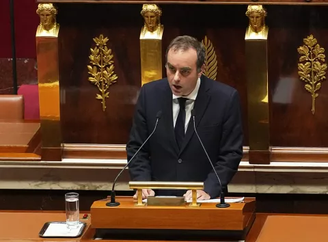 Політична криза у Франції: Соціалісти висувають ультиматум уряду Себастьєна Лекорню