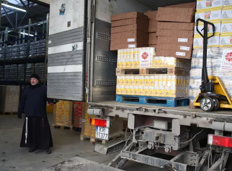 Генератори, обігрівачі і гроші для Києва: глава УГКЦ подякував Польщі за допомогу. Фото