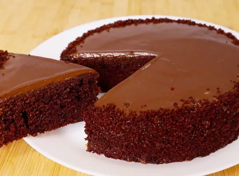 Швидкий шоколадний пиріг на сковороді: найпростіший рецепт смачного десерту