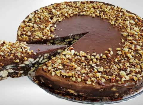 Шоколадний торт без випічки і тіста: ділимося найпростішим рецептом