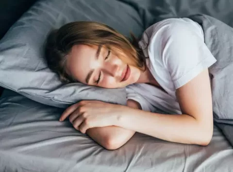 Не можете заснути? Нейробіолог розкрив простий трюк, який присипляє мозок за 5 хвилин