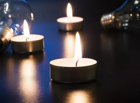 Укренерго оголосило нові відключення світла: графіки й райони на суботу, 14 лютого