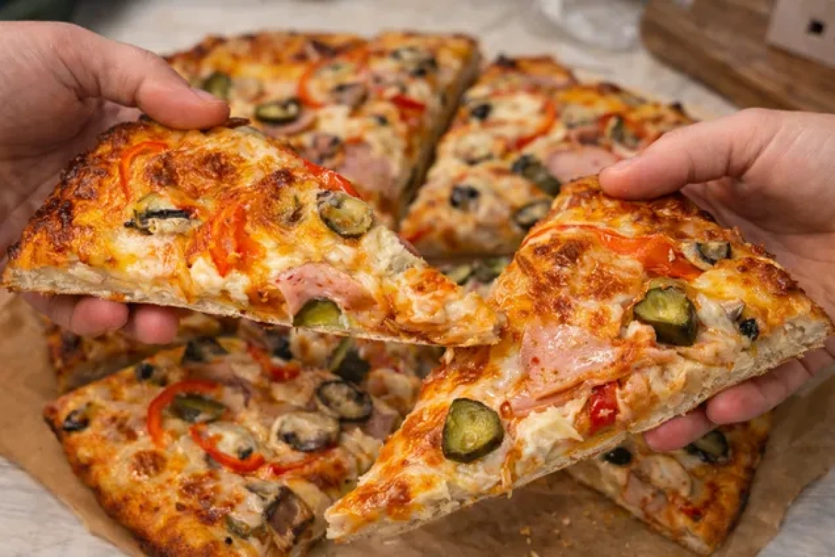 Піца хвилинка з тіста на майонезі: ділимось елементарним рецептом