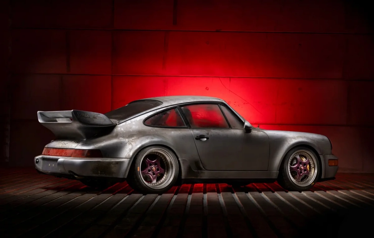 Покритий шаром бруду Porsche 911 90-х продали на аукціоні за $4,7 млн (фото)