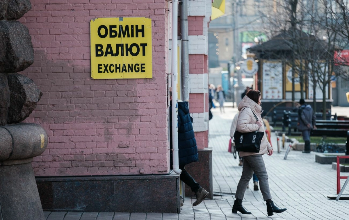 Долар і євро 22 жовтня: курси в банках та обмінниках
