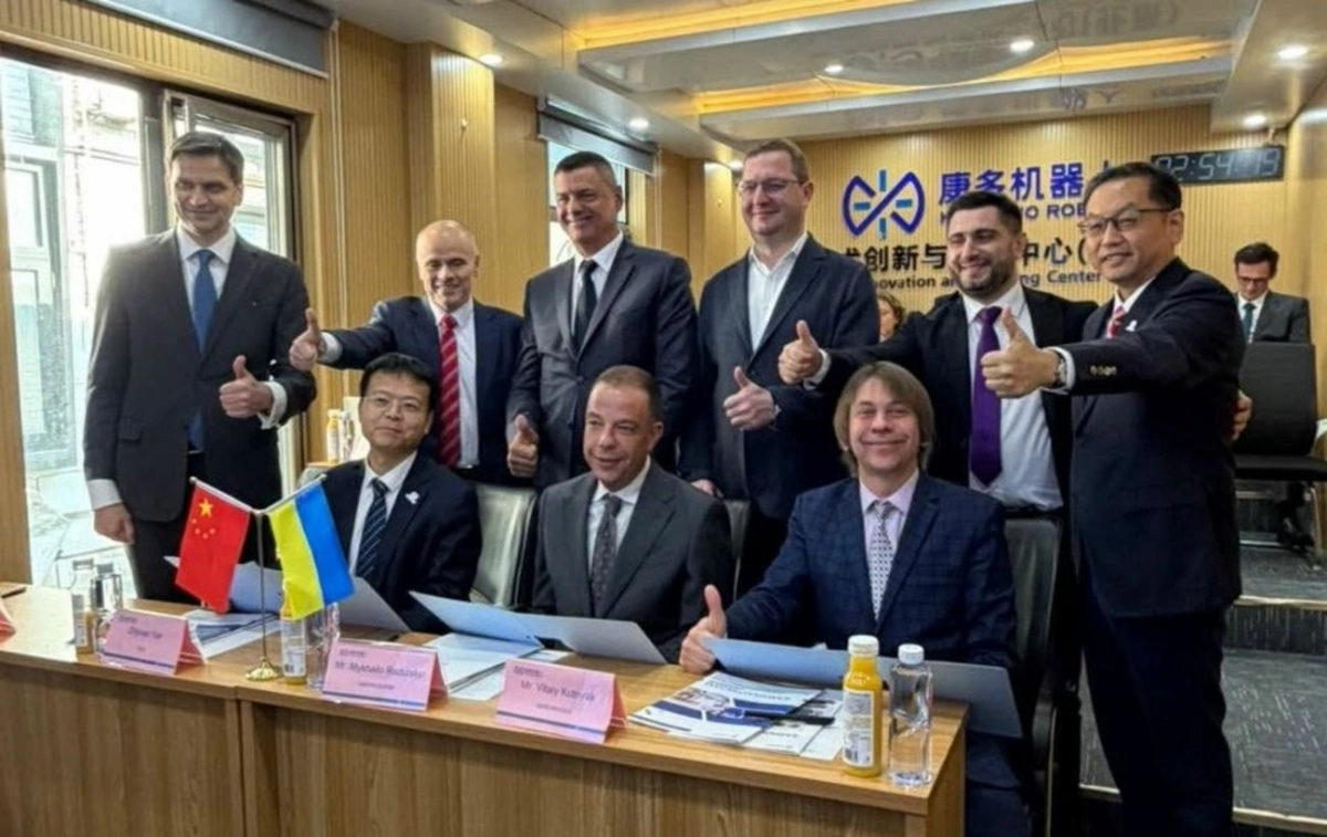 В Україні запустять перший центр роботизованої хірургії: медиків навчатимуть на системі SR2000