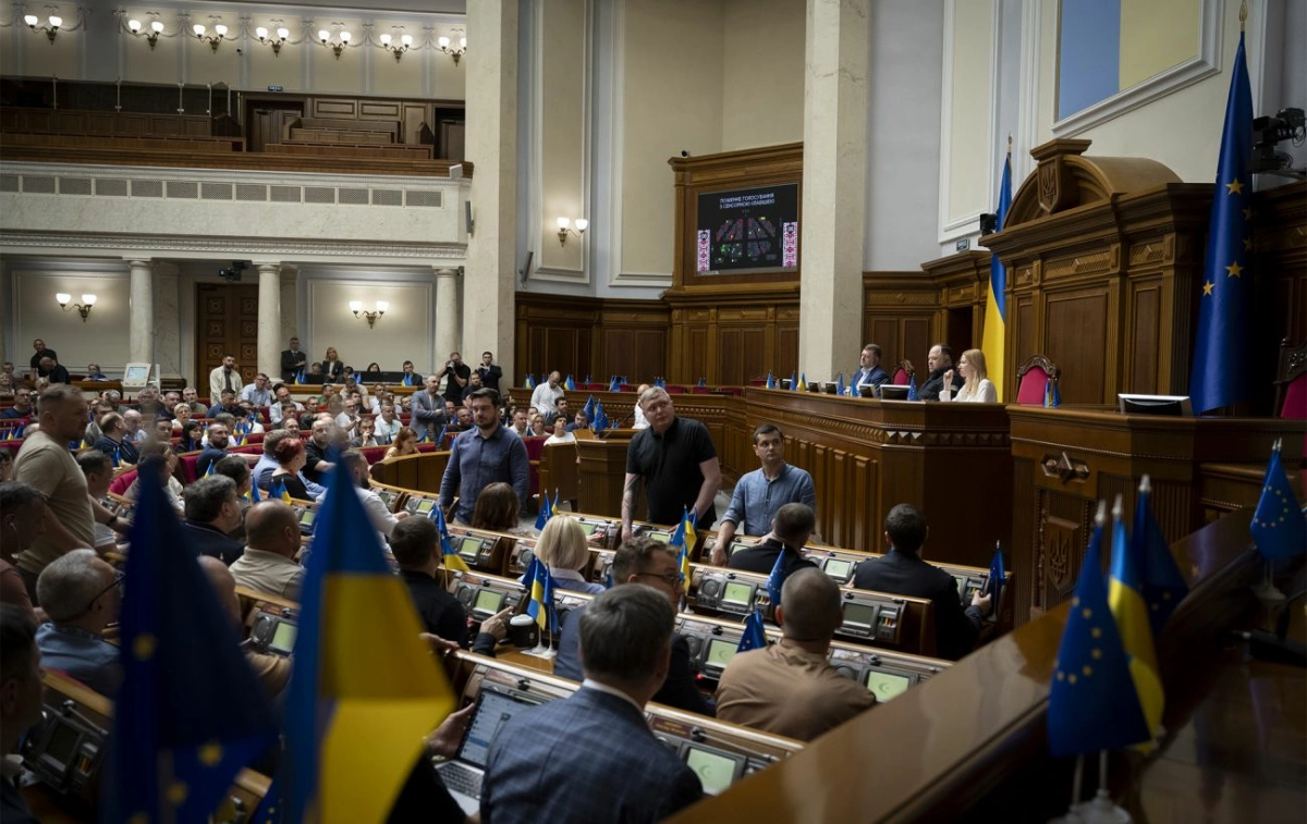 До 12 років за шахрайські кол-центри: що ухвалила Рада