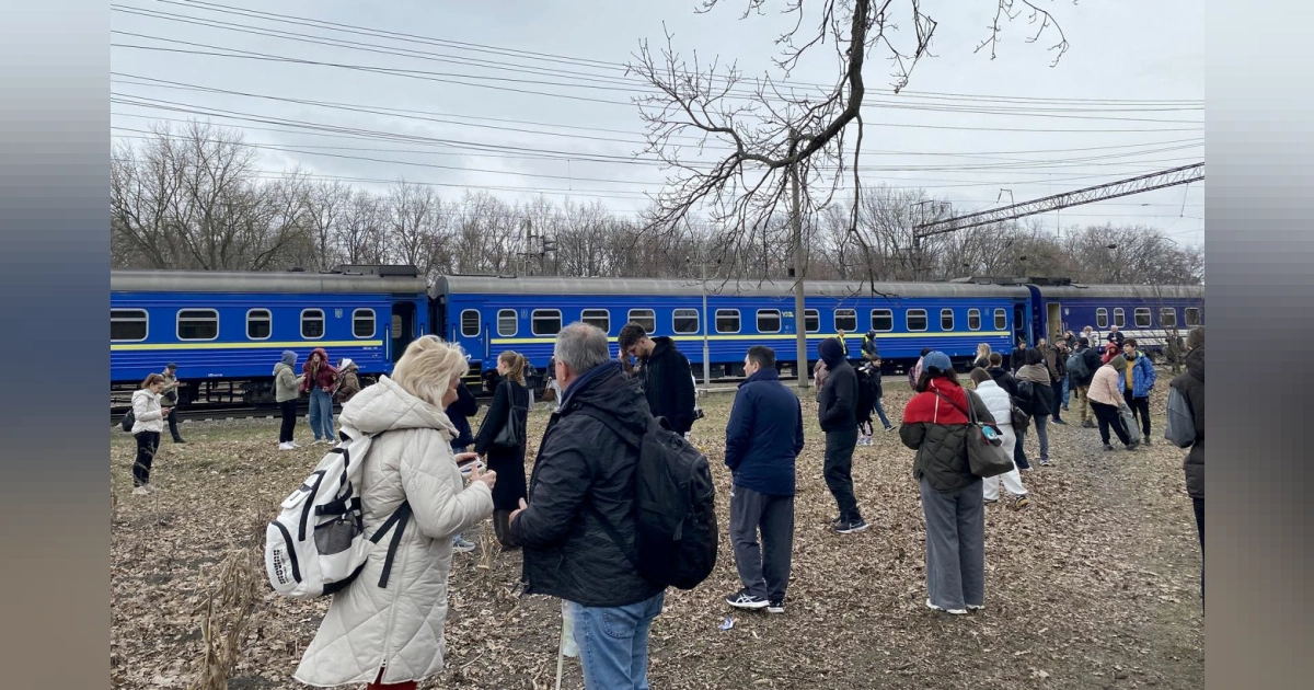 Трагедія на вокзалі Дніпра: чому люди не відійшли від потяга під час атаки