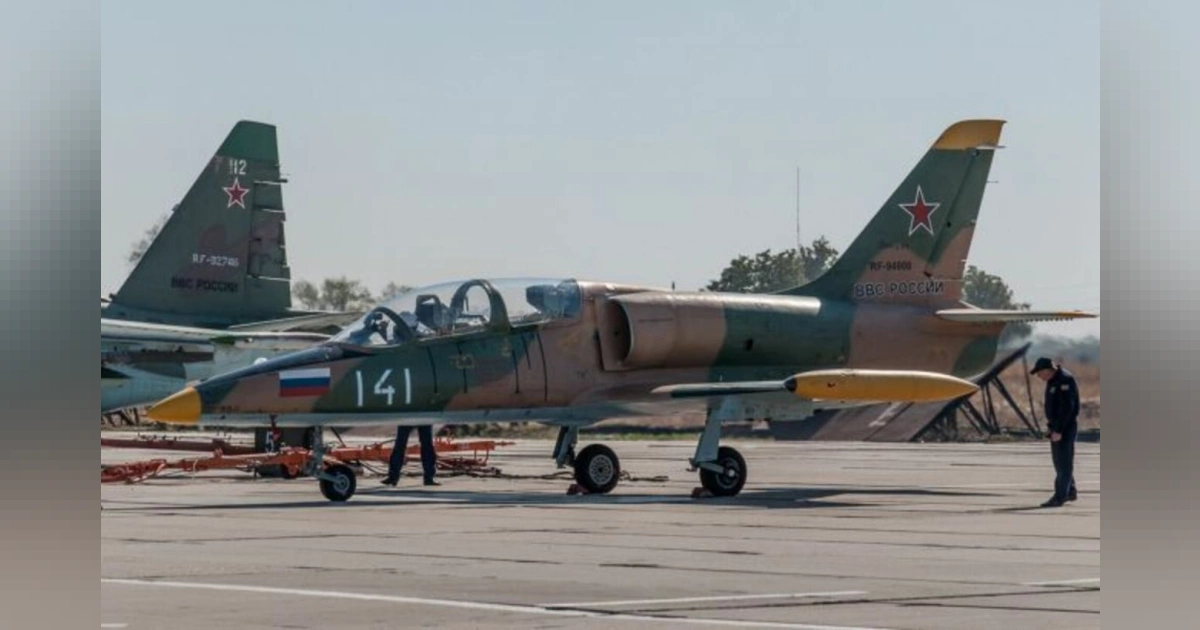 Супутникові знімки підтвердили удар по Су-34 на «Маринівці»