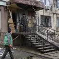 Окупанти вдарили по житлових кварталах Херсона — відомо про сімох постраждалих. Фото та відео