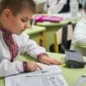 «Змушуйте його читати вдома». У мережі виникла дискусія через прохання вчительки: думки батьків розділились