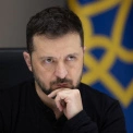 Податки на посилки та звітність онлайн-платформ: Зеленський підписав закони