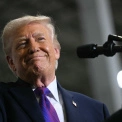 Трамп заявив, що США візьмуться за Кубу після Ірану: згадав корабель біля берега