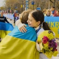 «Попіл і олівці»: вийшов трейлер фільму про 8 українських дітей, які пережили війну