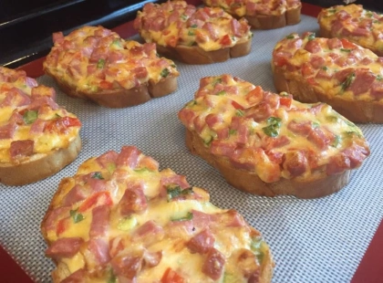 Гарячі бутерброди зі смачною начинкою: ділимося легким рецептом