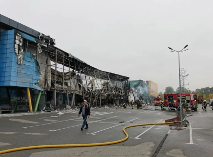Пошкоджений Decathlon на Почайній: що буде з онлайн-замовленнями