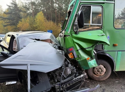 Ранкова ДТП на Львівщині: автобус зіткнувся з Touareg, п’ятеро людей у лікарні