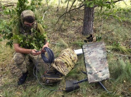 У Зеленського відповіли Маску: чи могли ЗСУ використати Starlink для ударів дронами