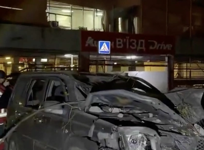 Російська атака пошкодила Auchan у Києві: магазин тимчасово закритий