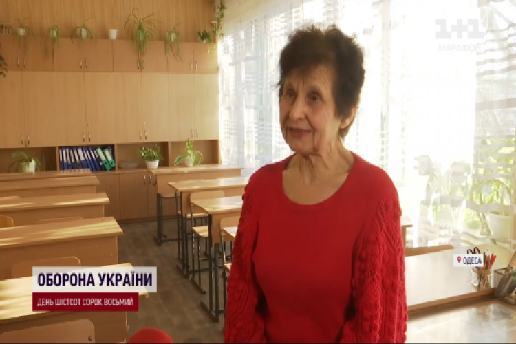 Застрягла у заметі та стала зіркою соцмереж: вчинок вчительки з Одеси вразив людей (фото, відео) (GlavPost)
