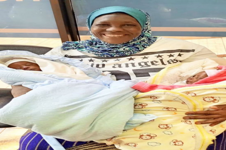 70-річна жінка, яка народила двійню, вперше показала фото малюків (GlavPost)