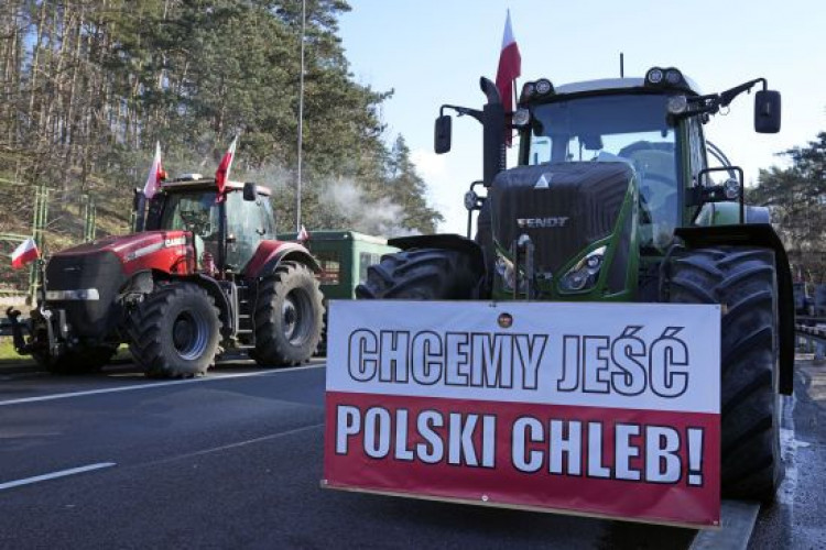 Блокада кордону в Польщі: фермери не пропускають автобуси, а влада йде на поступки (GlavPost)