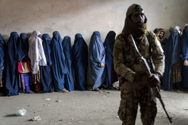 В Афганістані жінок публічно забиватимуть до смерті камінням за зраду (GlavPost)