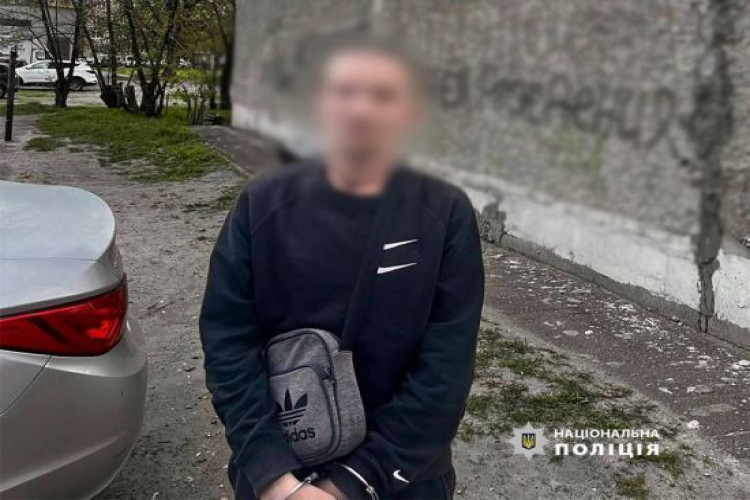 В Києві чоловік напав з ножем на громадянина з дитиною та вкрав його велосипед (фото) (GlavPost)