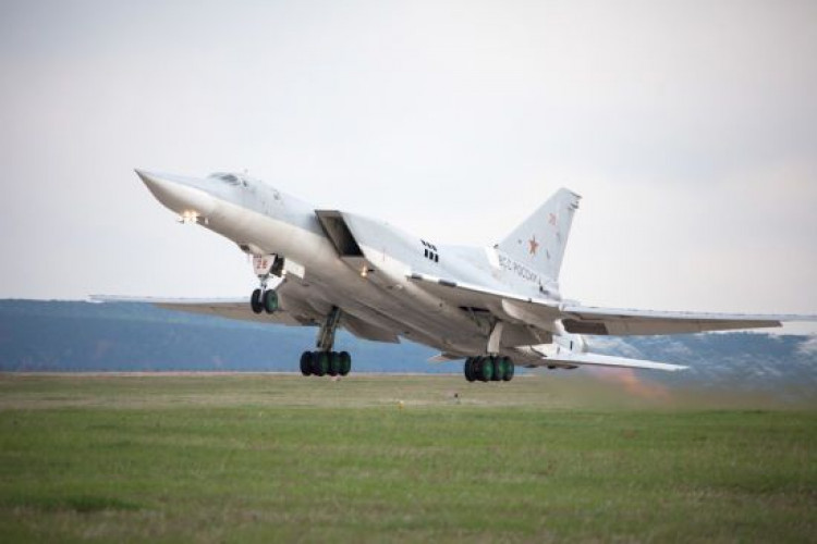 "Це зовсім нова унікальна розробка": у Defense Express припустили, чим могли збити російський Ту-22М3 (GlavPost)