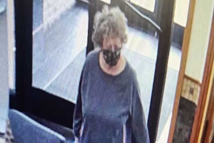 74-річна бабуся з пістолетом пограбувала банк: вона здивувала мотивом (GlavPost)