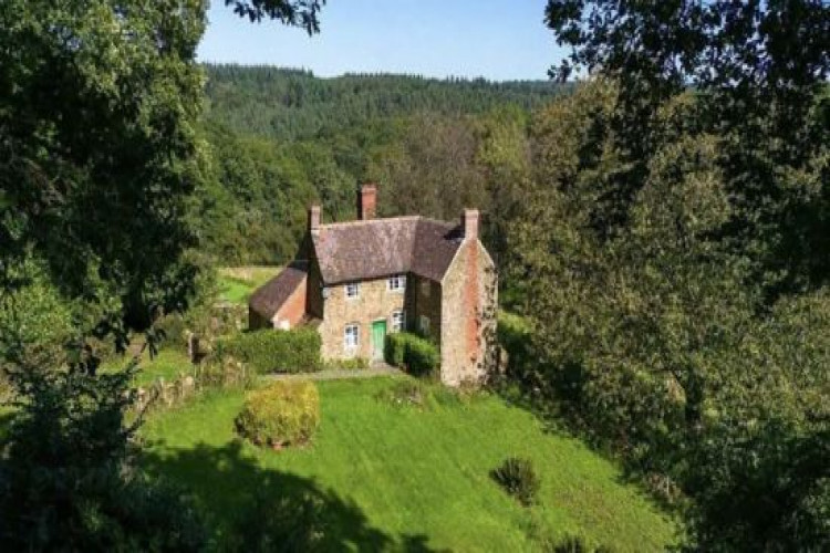 В Англії продають покинутий 400-річний будинок: що чекає на покупців (GlavPost)