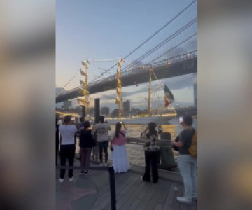 Суспільство, Военное судно врезалось в Бруклинский мост в Нью-Йорке, Видео